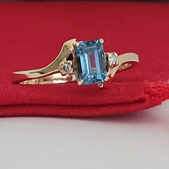 ❤️10k Size 6.25 Precious Solid Yellow Gold Blue Topaz and Diamond Ring! 👌🎁